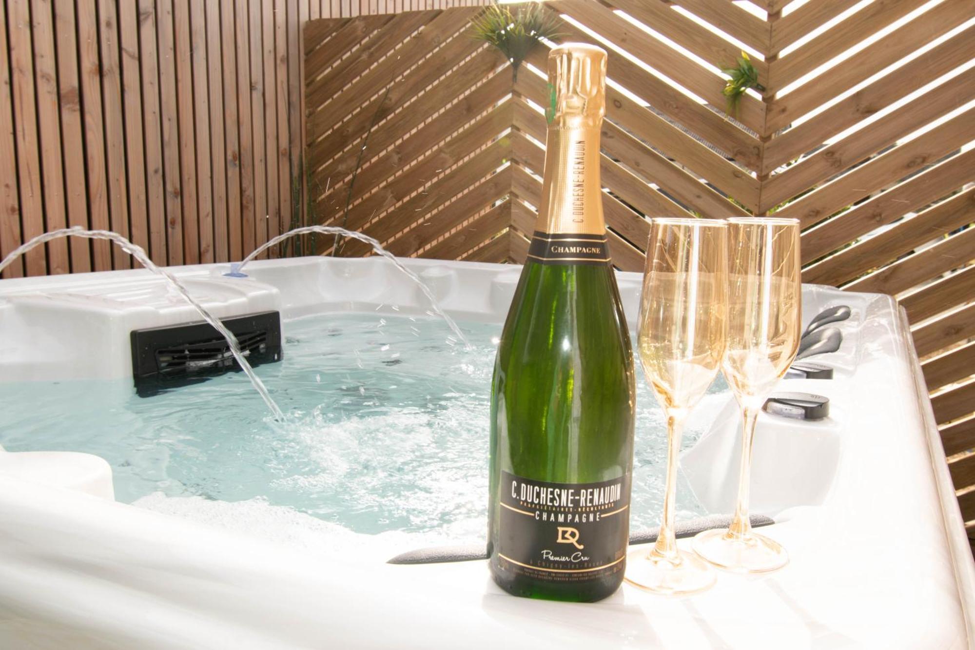 Studio Les 2 Fees - Jacuzzi - Deco Feerique Montfort-sur-Meu Екстер'єр фото