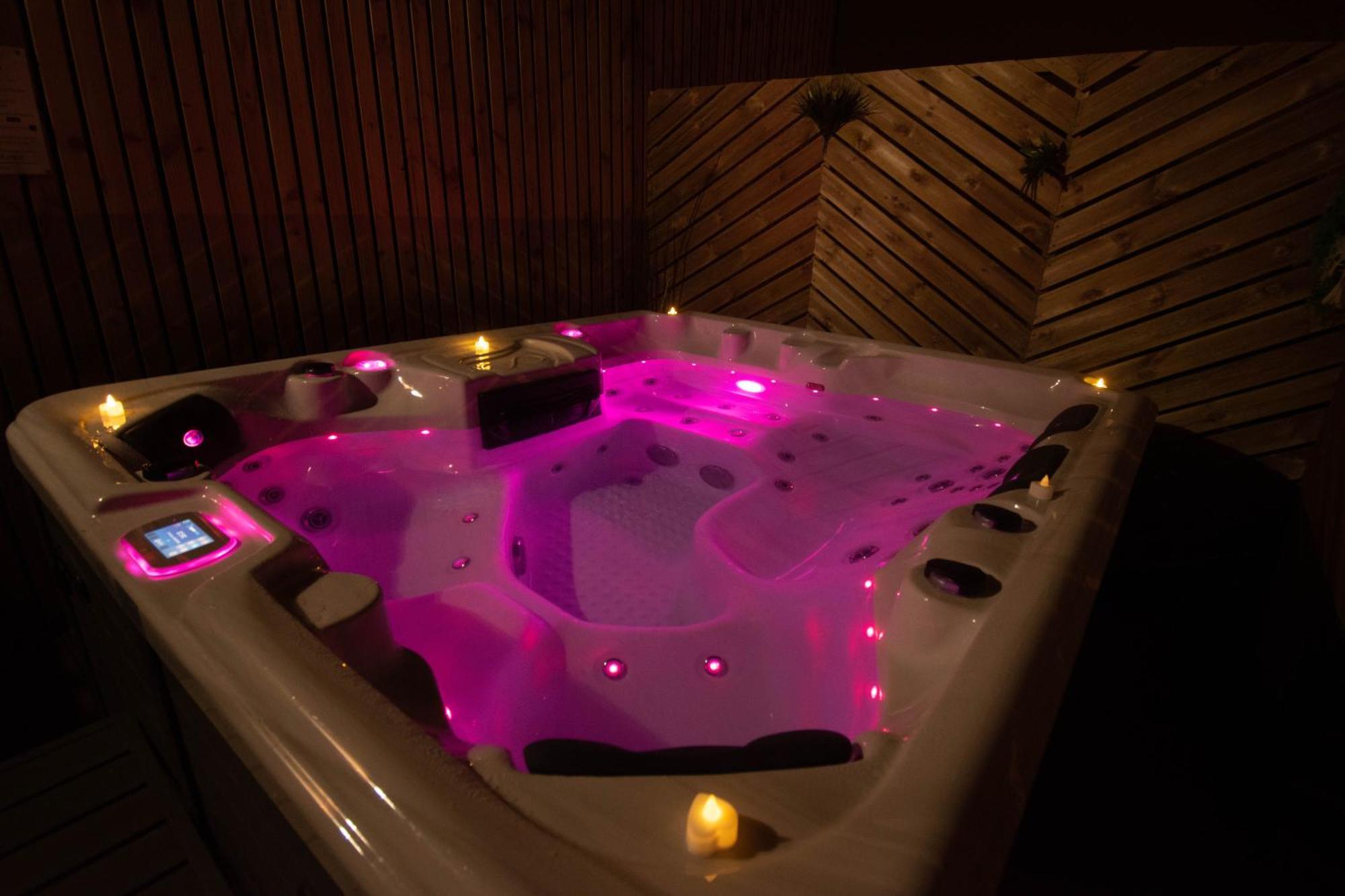 Studio Les 2 Fees - Jacuzzi - Deco Feerique Montfort-sur-Meu Екстер'єр фото