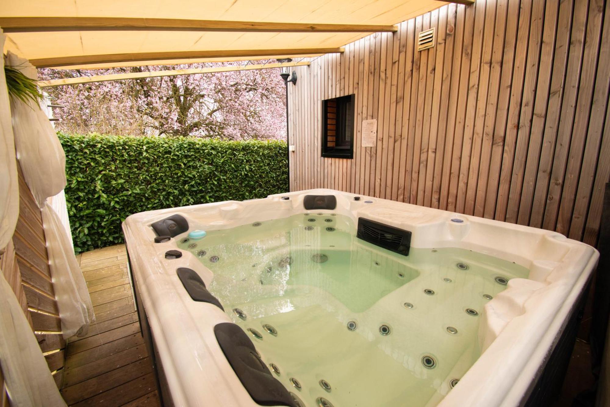 Studio Les 2 Fees - Jacuzzi - Deco Feerique Montfort-sur-Meu Екстер'єр фото